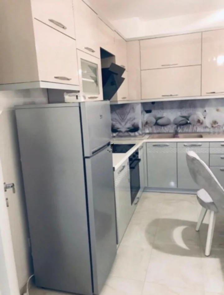 Tirane, affitto appartamento 2+1 Piano 2, 105 m² 750 € (SELVIA)
