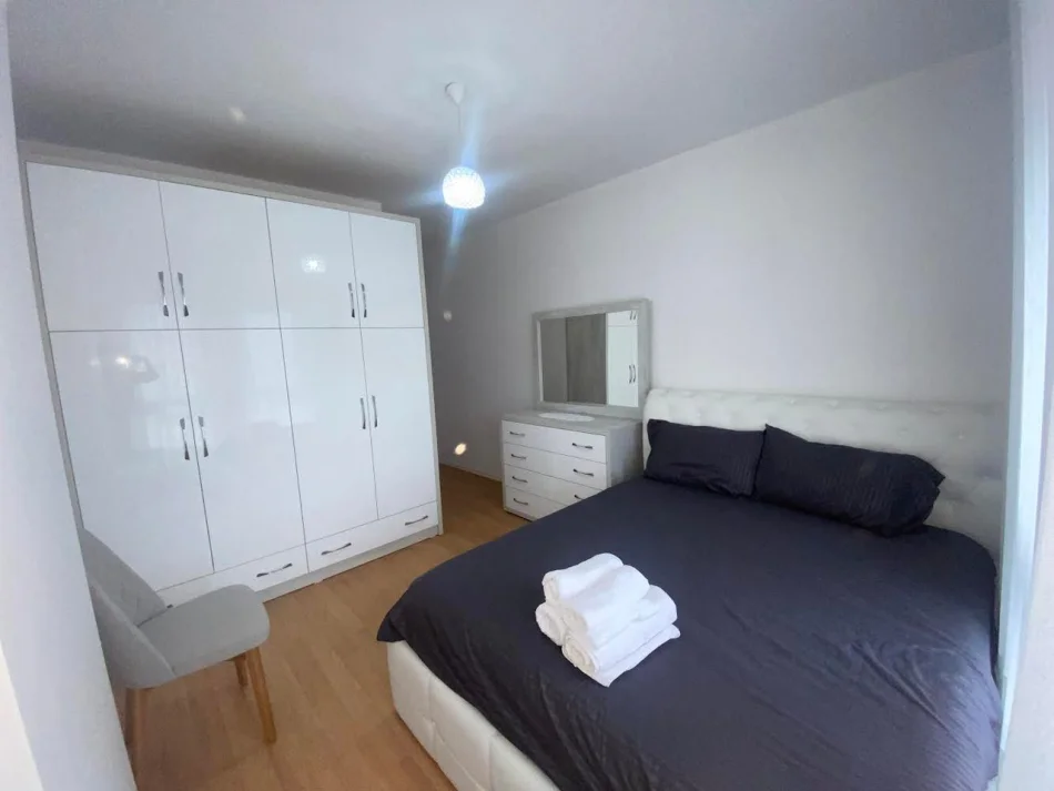 Tirane, affitto appartamento 2+1 Piano 9, 100 m² 650 € (Via 5 Maji)
