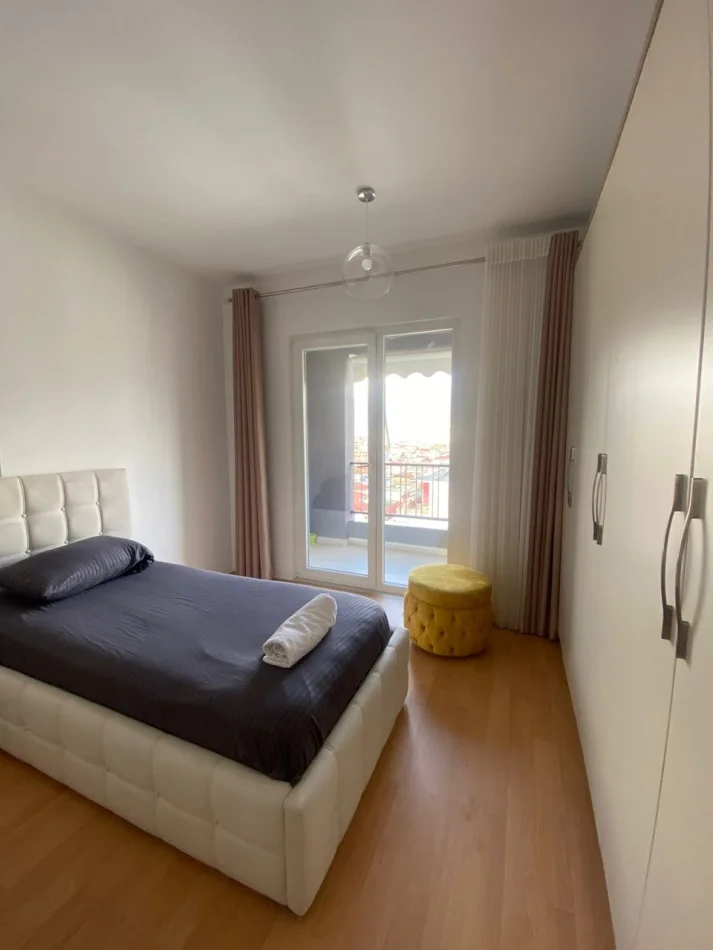 Tirane, affitto appartamento 2+1 Piano 9, 100 m² 650 € (Via 5 Maji)