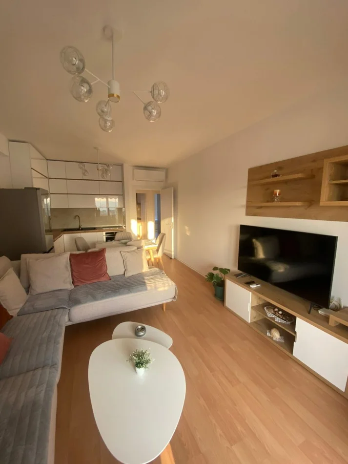 Tirane, jepet me qera apartament 2+1 Kati 9, 100 m² 650 € (Rruga 5 Maji)