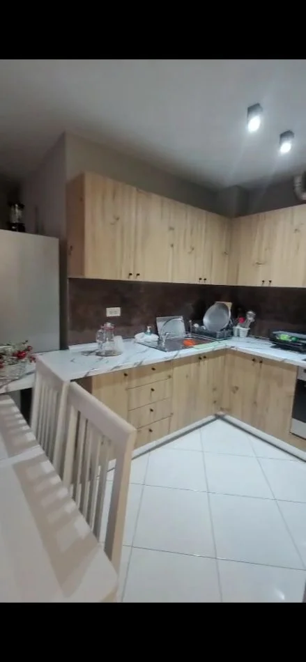 Tirane, jepet me qera apartament 3+1 Kati 3, 100 m² 500 € (KOPSHTI BOTANIK)
