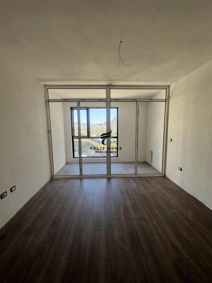 ZYRE ME QERA 81 M2 FUSHA E AVIACIONIT 600 EURO