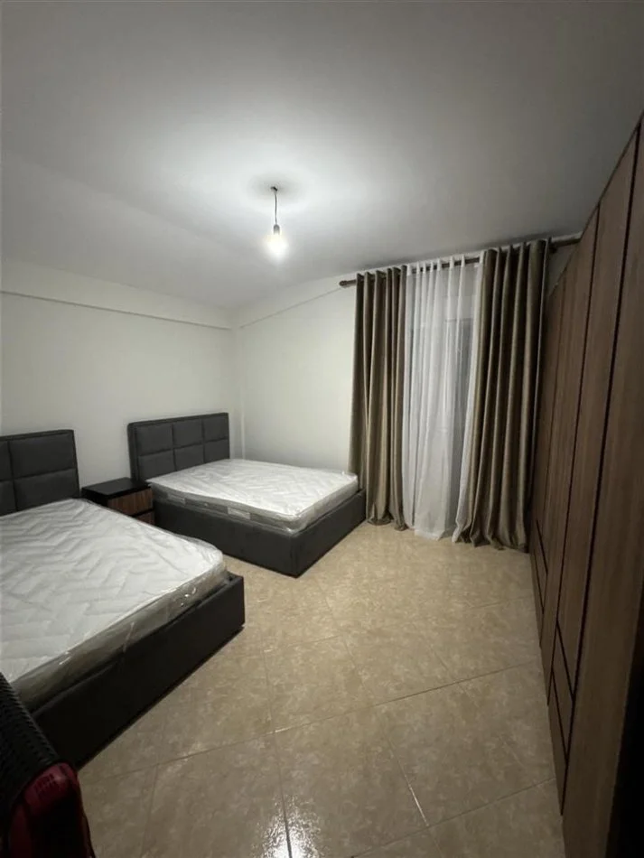 Tirane, affitto appartamento 2+1 con balcone, piano 5, 140 m², 550 € (Codice di profitto)