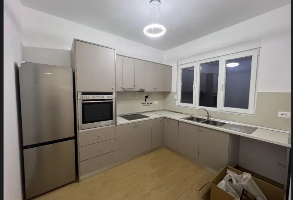Tirano, affitto appartamento 2+1 Piano 1, 75 m² 400 € (YBERRISHT)