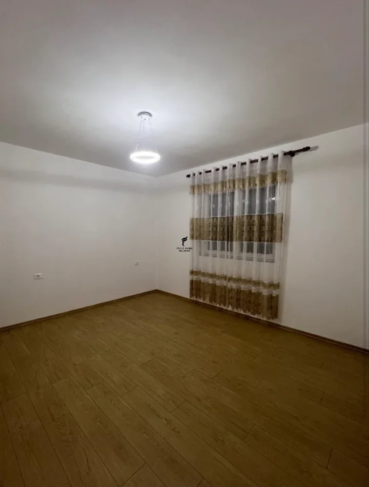 Tirano, affitto appartamento 2+1 Piano 1, 75 m² 400 € (YBERRISHT)