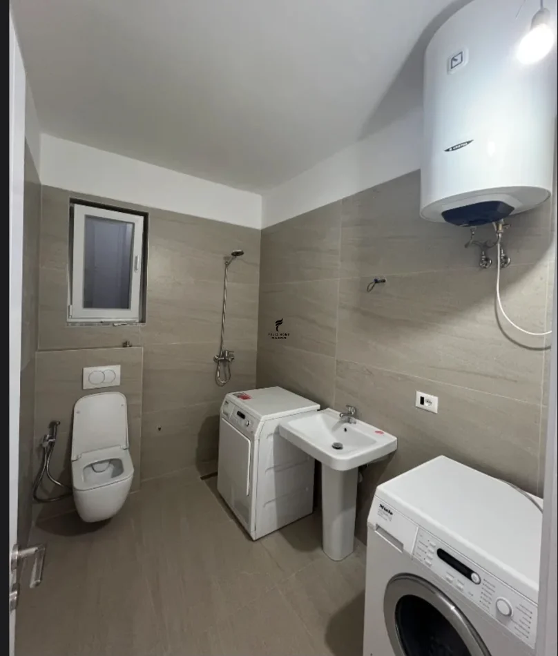 Tirano, affitto appartamento 2+1 Piano 1, 75 m² 400 € (YBERRISHT)