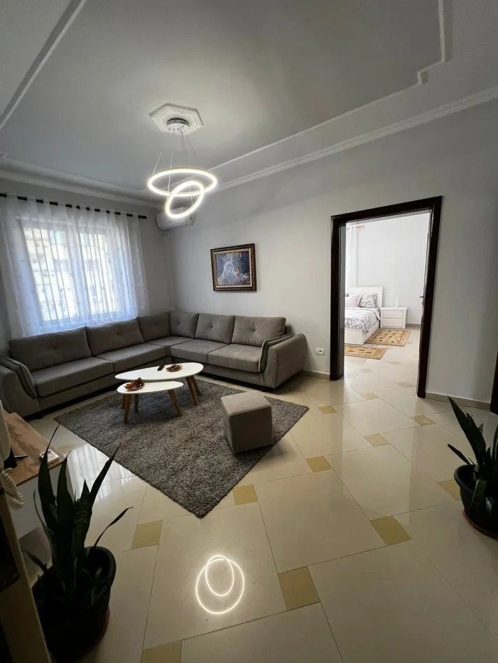 Tirana, affitto appartamento 1+1 Piano 2, 70 m² 600 € (Via Elbasanit)