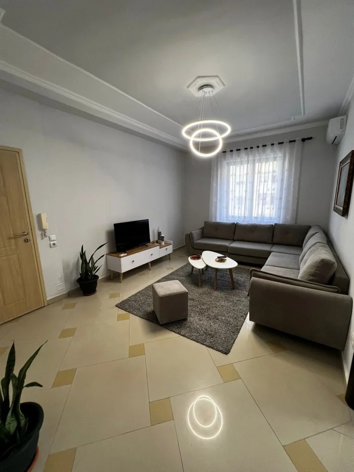 Tirana, affitto appartamento 1+1 Piano 2, 70 m² 600 € (Via Elbasanit)