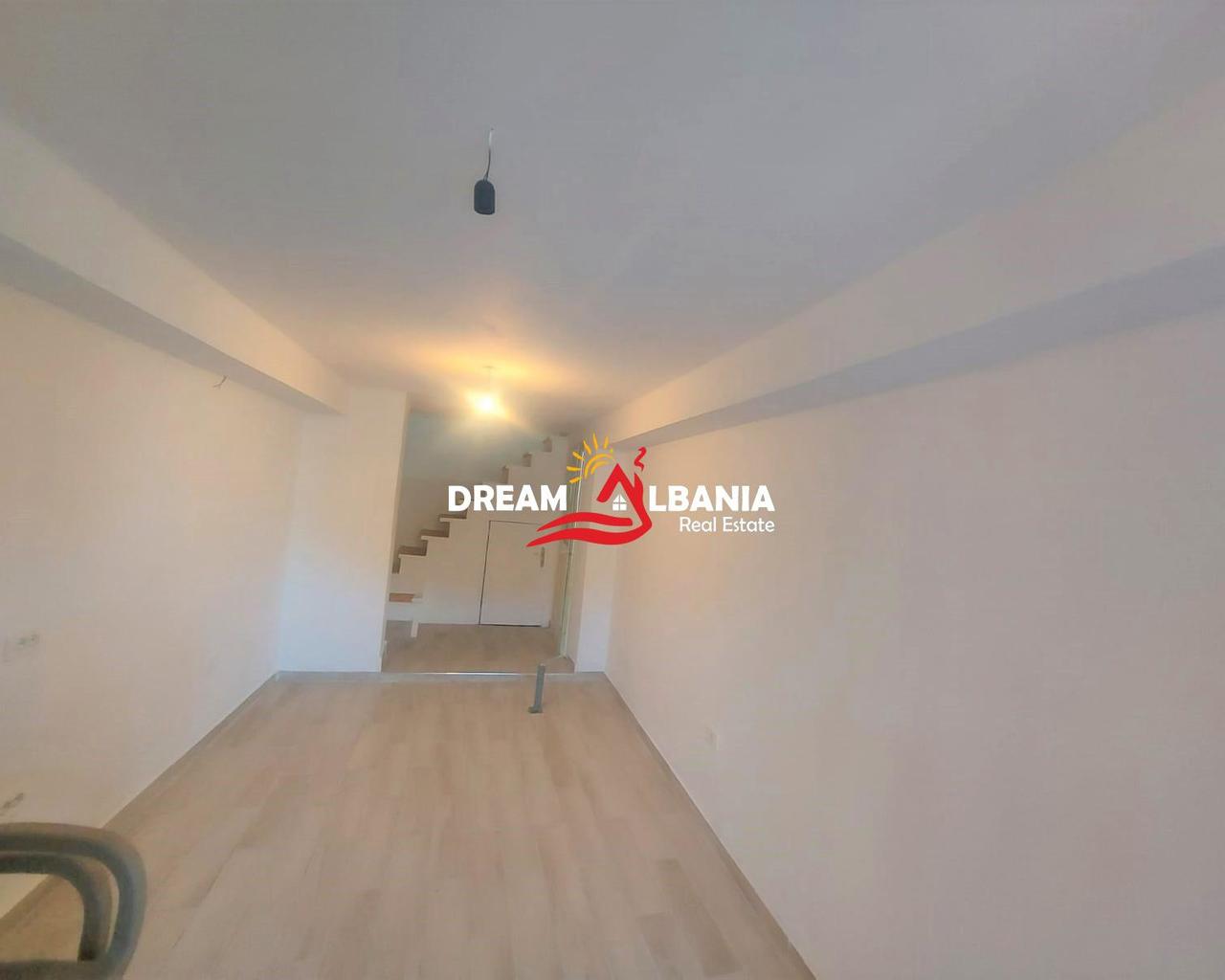Dyqan me qera në Kombinat, (ID 4261816 )