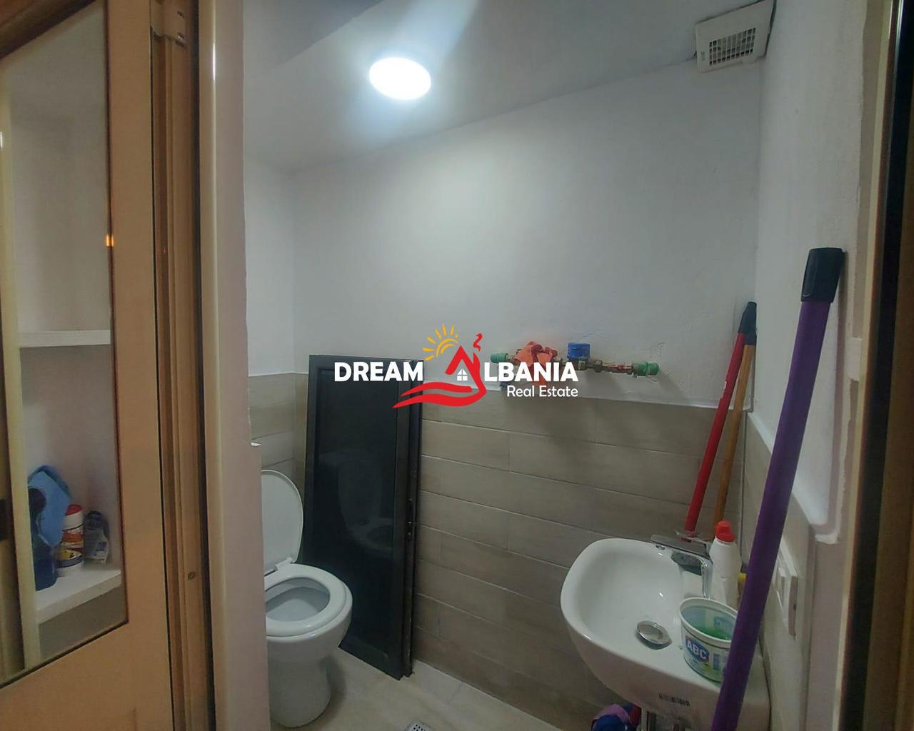 Dyqan me qera në Kombinat, (ID 4261816 )