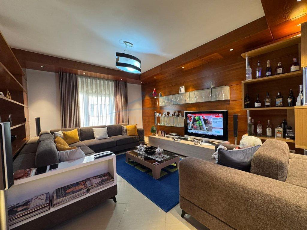SHITET APARTAMENT 3+1+2 KOPSHTI BOTANIK
