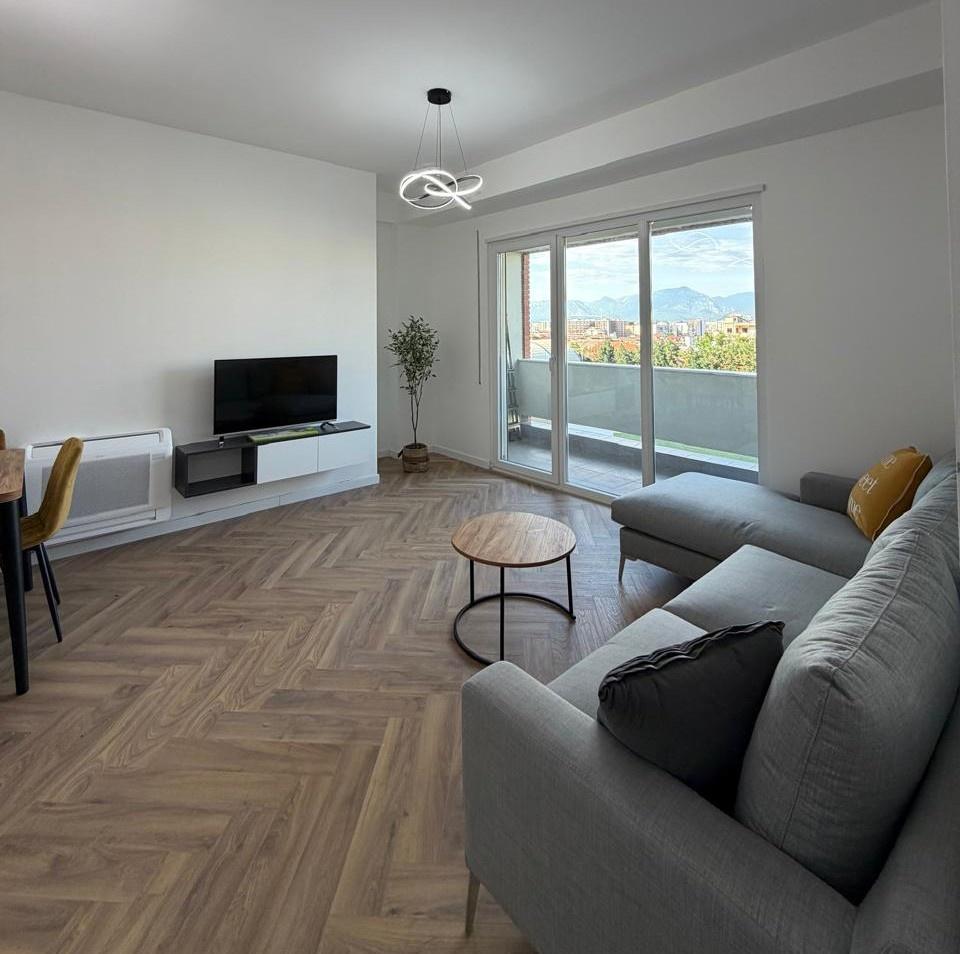 🏡 Jepet me Qira Apartament 1+1 + Post Parkimi tek Golden Pa