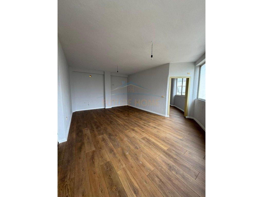 0682912431 Shitet, Apartament 1+1, Fresku , Tirane