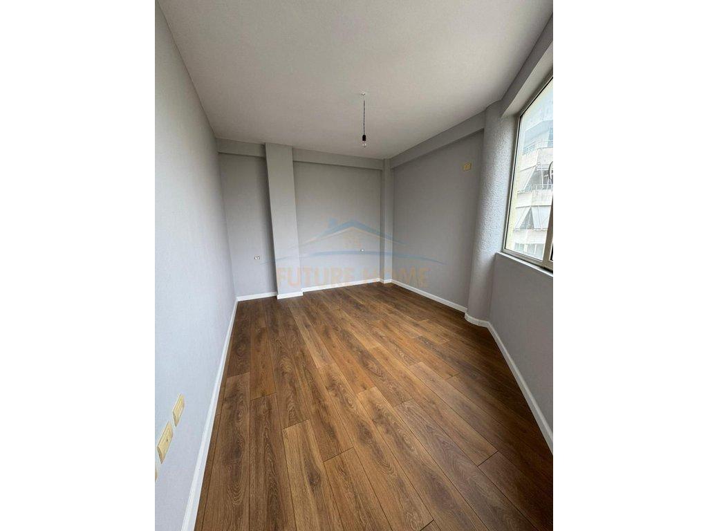 0682912431 Shitet, Apartament 1+1, Fresku , Tirane