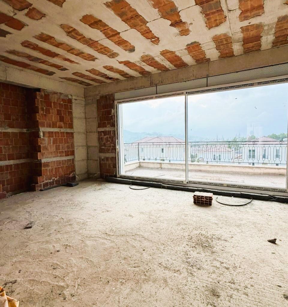 🏘️ 3-Storey Villa for Sale at 📍Rezidenca Collina Verde🔥