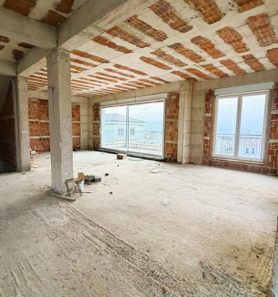 🏘️ 3-Storey Villa for Sale at 📍Rezidenca Collina Verde🔥