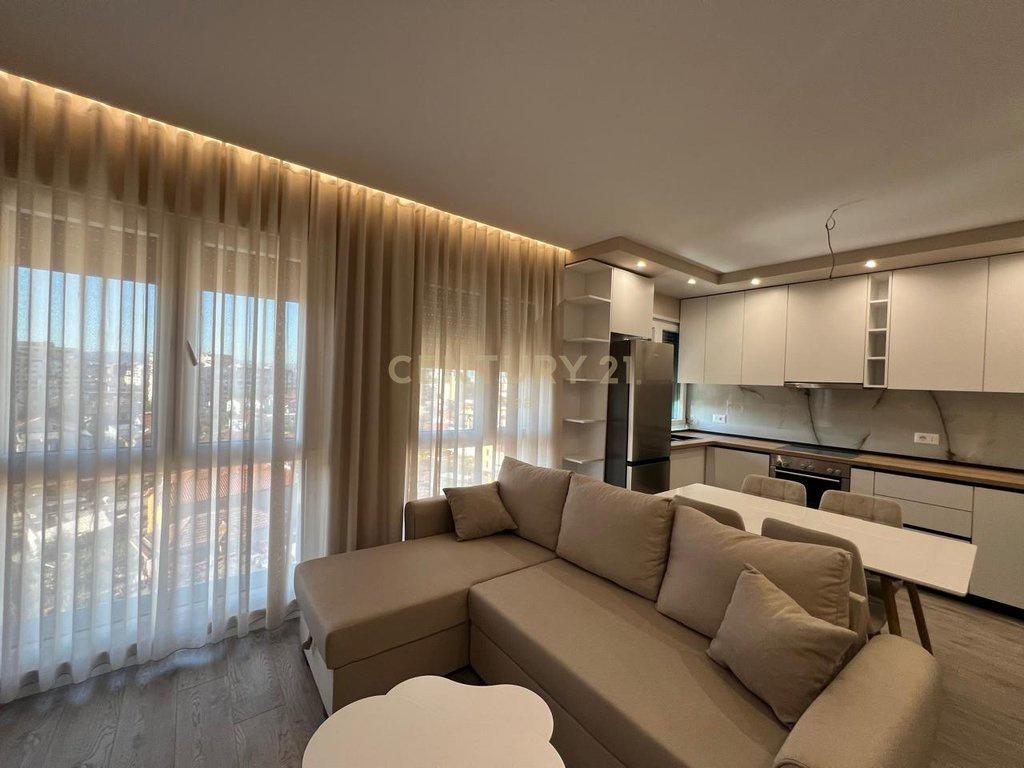 Apartament 1+1 me qira te Jordan Misja, Bulevardi i Ri.