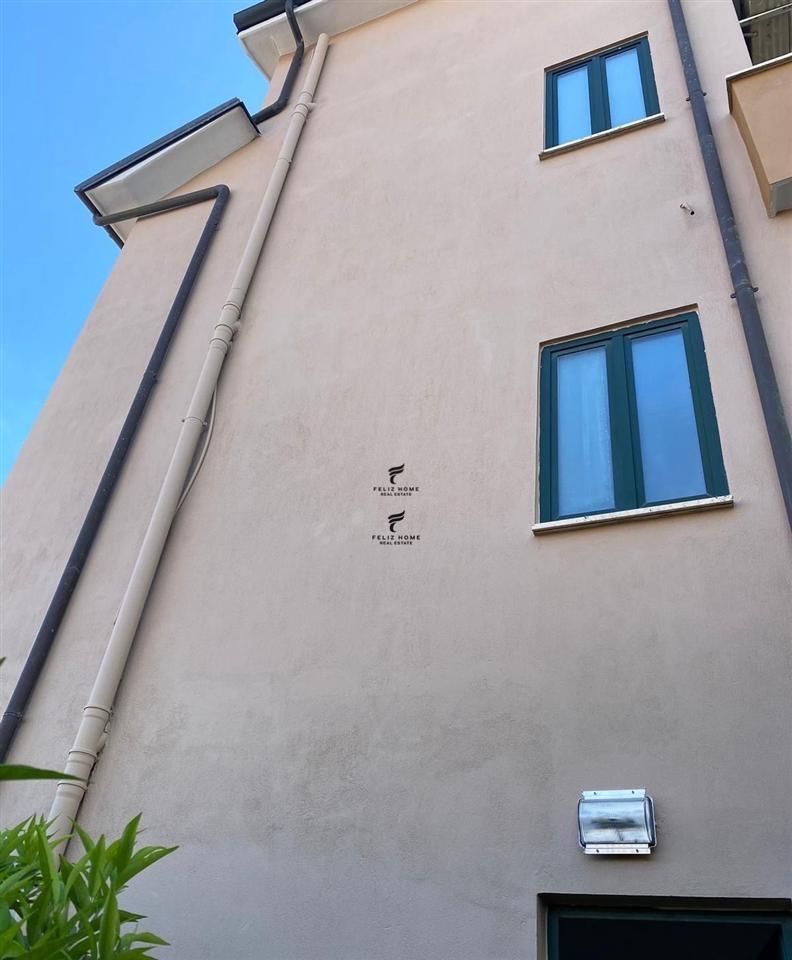 VILLA WITH 300 M2 FLOOR, PORCELAIN, 2,700 EURO