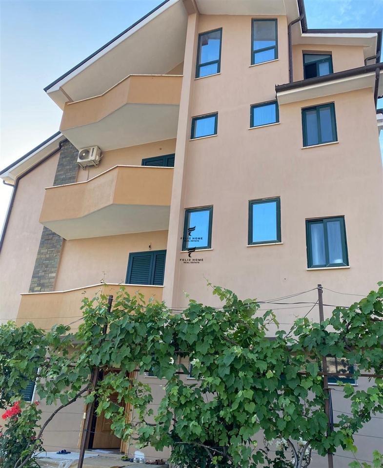 VILLA WITH 300 M2 FLOOR, PORCELAIN, 2,700 EURO