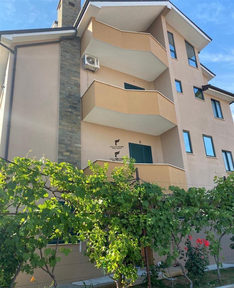 VILE ME QERA 300 M2 PORCELAN 2.700 EURO