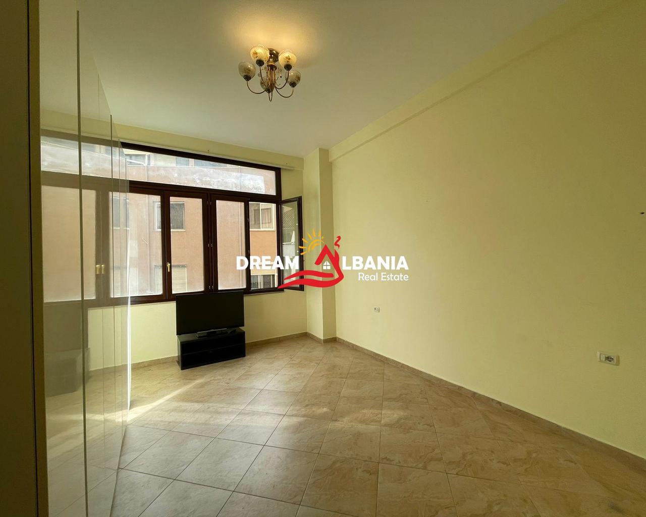 Office Space for Rent near Komuna e Parisit (42611551)