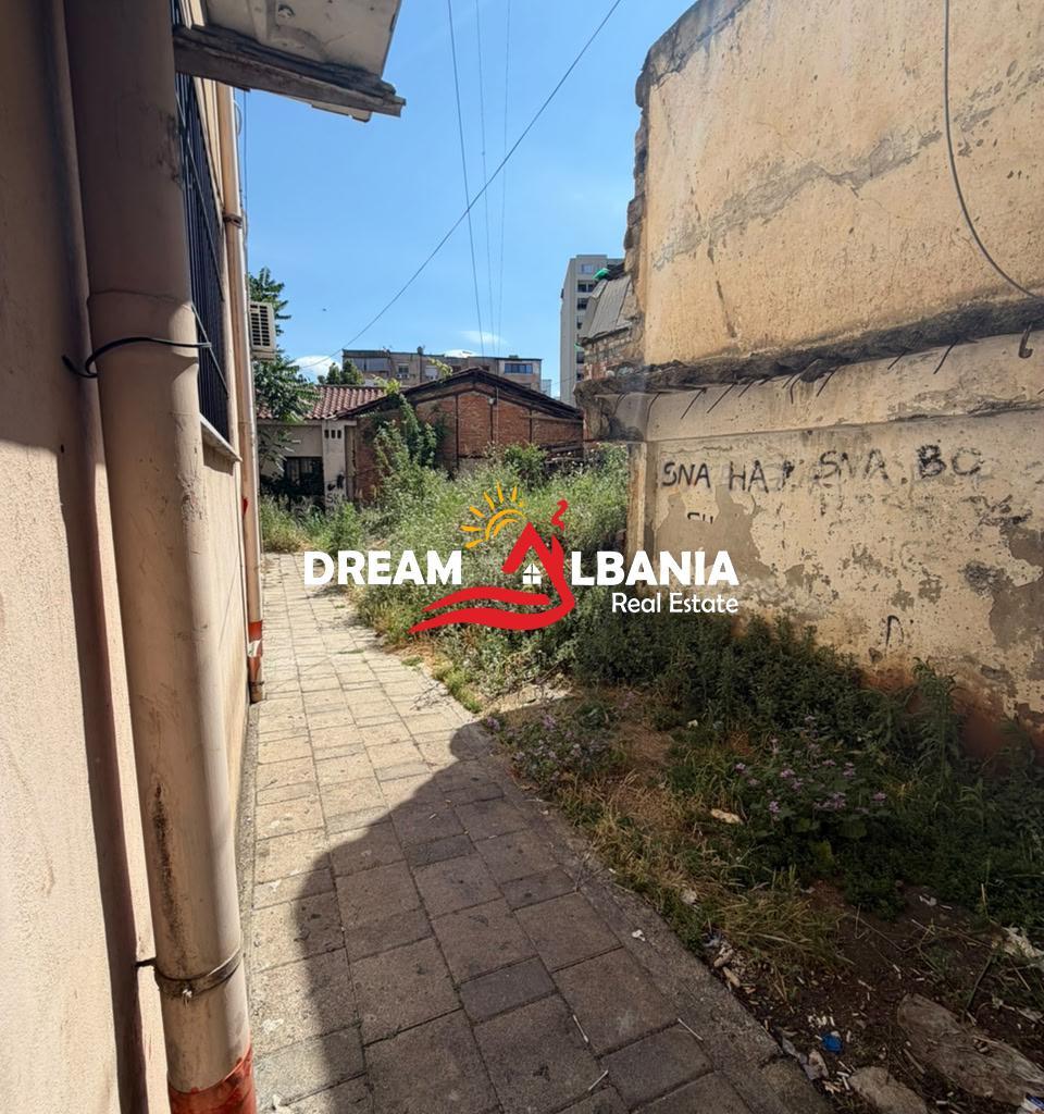 Office for Rent on Fortuzi Street – Tirana (42611550)