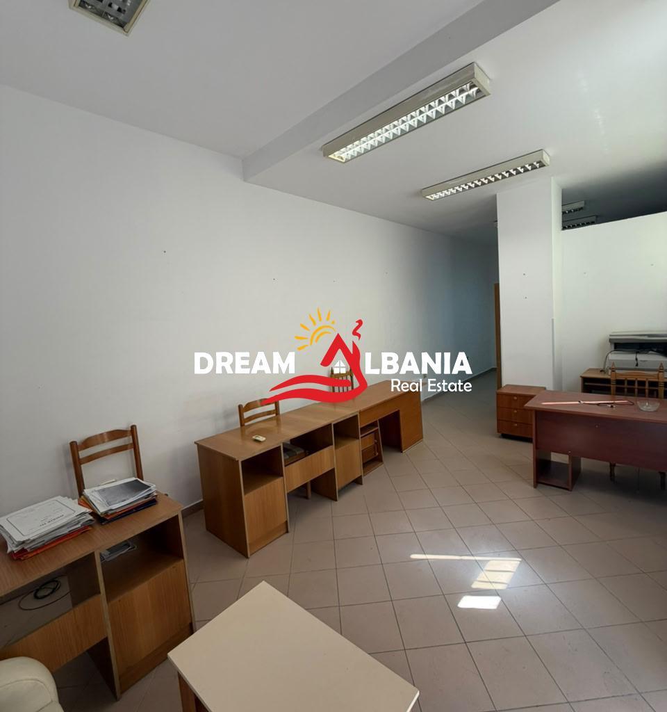 Jepet me Qera Zyrë tek Rruga Fortuzi –Tirane (42611550)