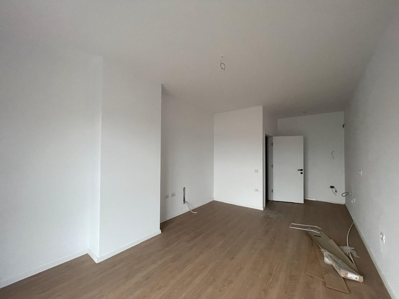 Shitet apartament 1+1 ne Paskuqan