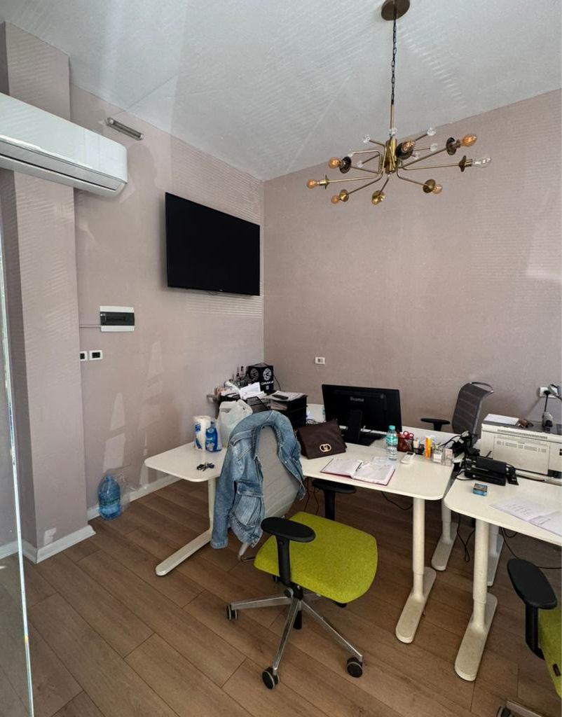 🏢✨ Jepet me Qira Ambient Zyre – Rruga Sali Butka, Tiranë ✨