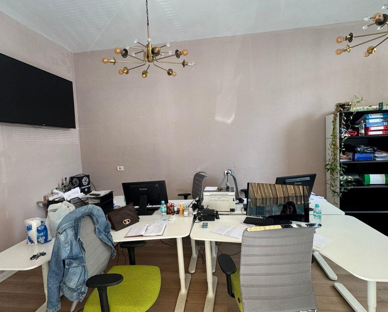 🏢✨ Jepet me Qira Ambient Zyre – Rruga Sali Butka, Tiranë ✨