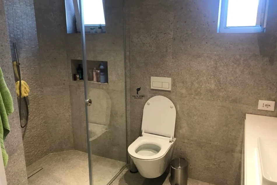 Tirane, vendesi appartamento 1+1 con balcone al 4° piano, 60 m², 195.000 € (NUOVO)