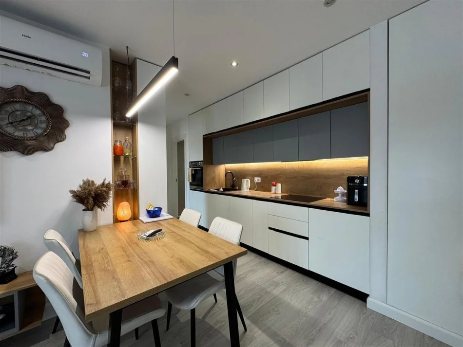 Tirane, Apartment for Sale 2+1+Balcony, 8th Floor, 96 m², €260,000 (DON BOSKO)