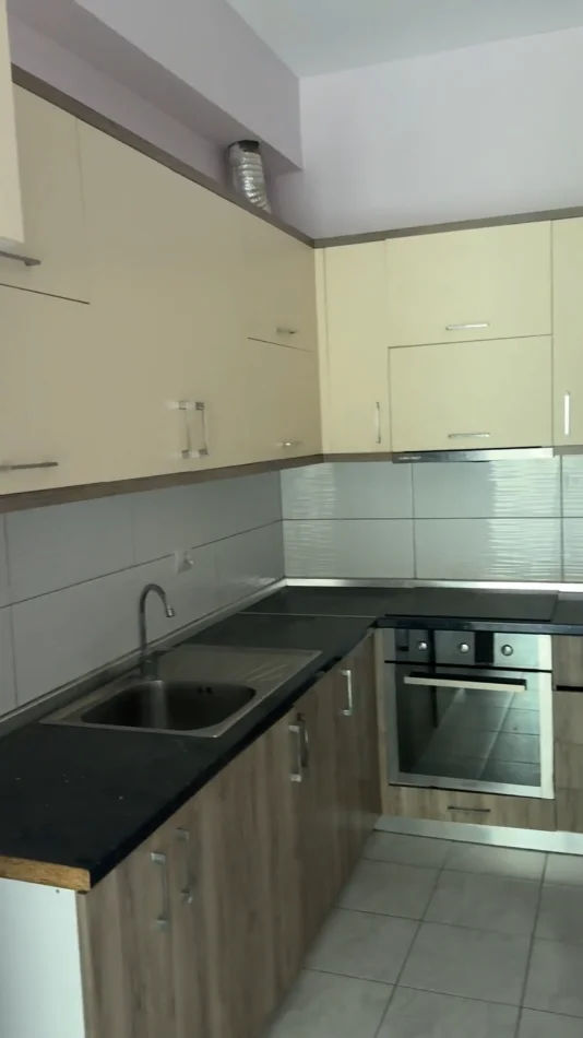 Tirano, vendesi appartamento 2+1 Piano 0, 100 m² 155.000 € (ZONA ZOOLOGICA)