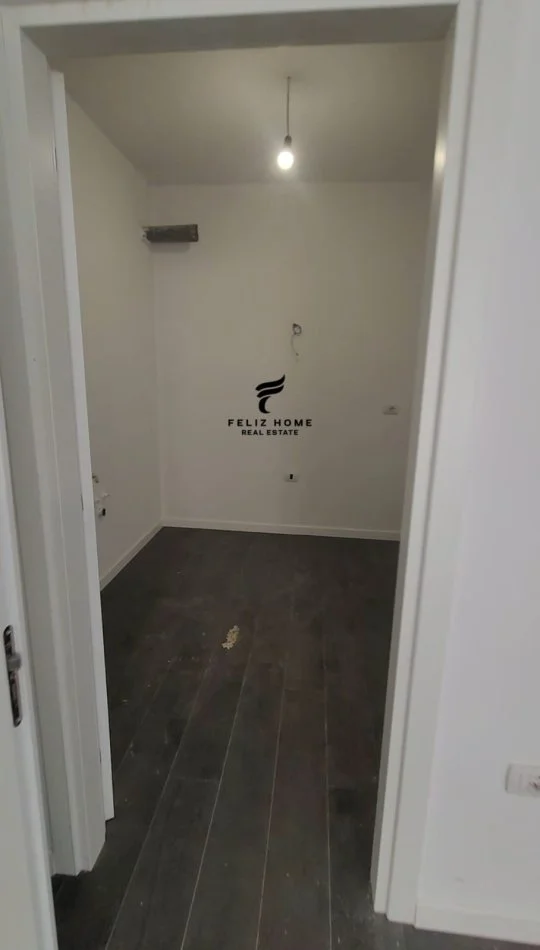 Tirane, vendesi appartamento 2+1+Balcone Piano 4, 109 m² 257.000 € (RRUGA E BARRIKADAVE)