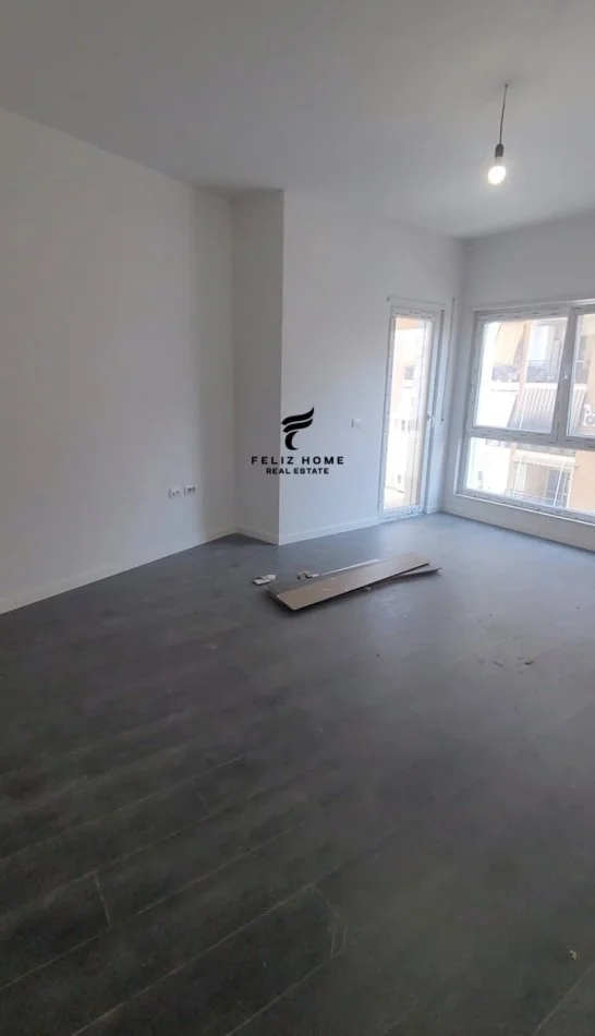 Tirane, vendesi appartamento 2+1+Balcone Piano 4, 109 m² 257.000 € (RRUGA E BARRIKADAVE)