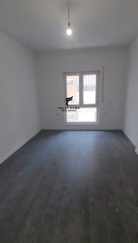Tirane, shitet apartament 2+1+Ballkon Kati 4, 109 m² 257.000 € (RRUGA E BARRIKADAVE)