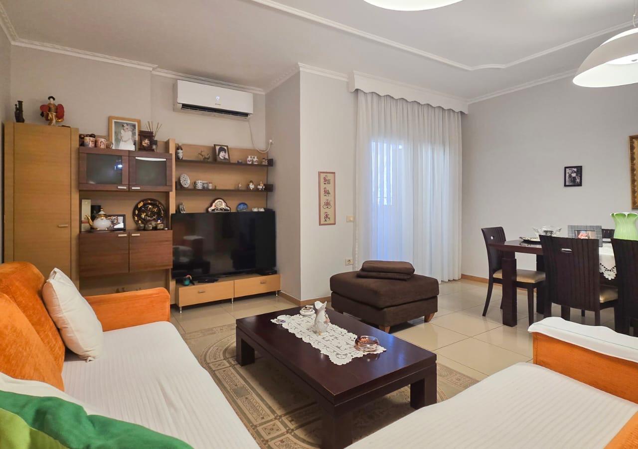 Apartament 2+1+2 per shitje te Komuna e Parisit !