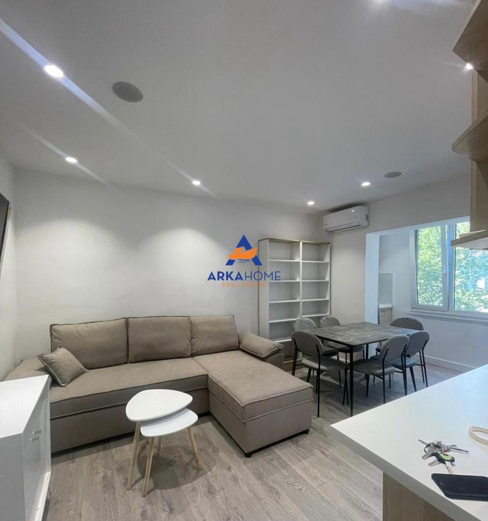 JEPET APARTAMENT 1+1 ME QERA "RRUGA ASIM VOKSHI, PËRBALLË SH