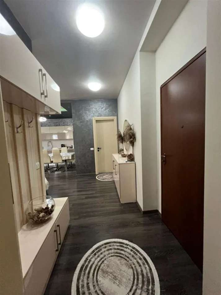 Tirane, appartamento in vendita 2+1+Balcone Piano 3, 119 m² 290.000 € (RRUGA E KAVAJES)