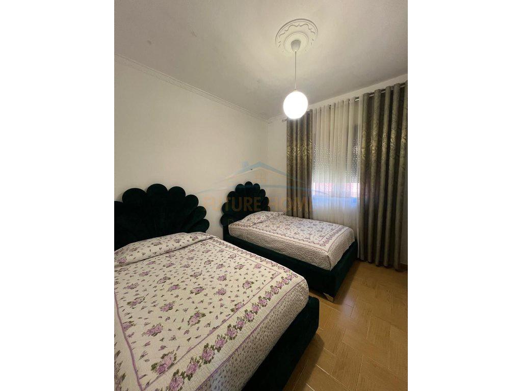 Shitet, Shtëpi Private 2 katëshe Shijak Durrës
