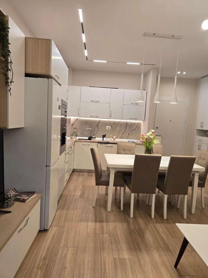 Tirane, affitto appartamento 2+1 Piano 3, 102 m² 900 € (JORDAN MISJA)