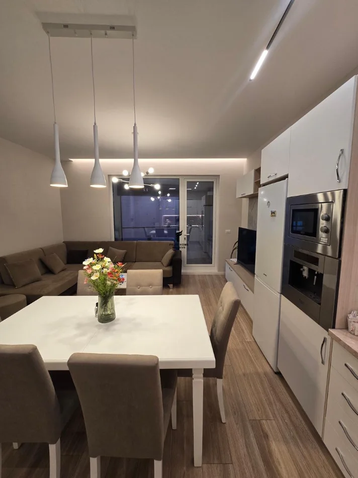 Tirane, affitto appartamento 2+1 Piano 3, 102 m² 900 € (JORDAN MISJA)