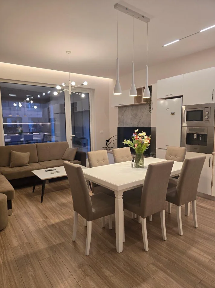 Tirane, jepet me qera apartament 2+1 Kati 3, 102 m² 900 € (JORDAN MISJA)