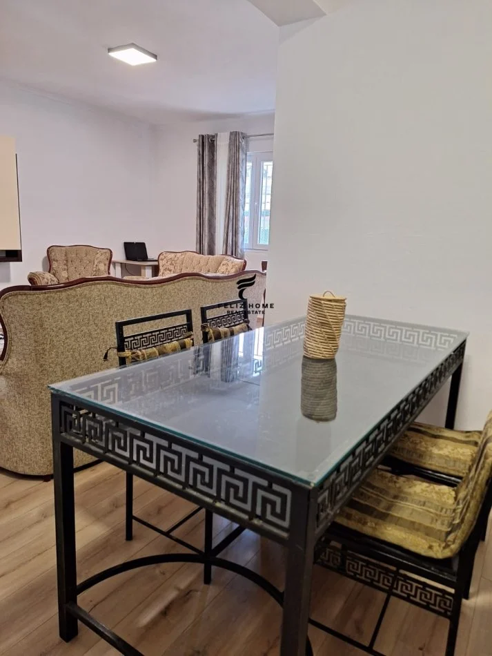 Tirane, jepet me qera apartament 2+1 Kati 1, 112 m² 800 € (LAPRAKE)
