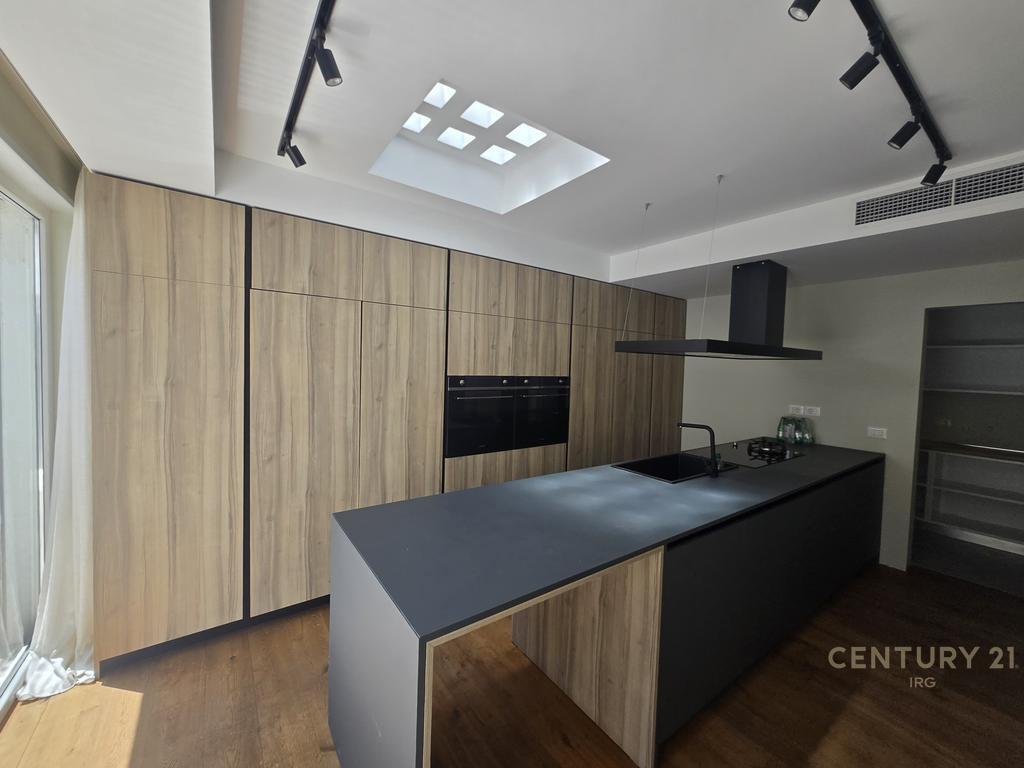 Villa with Pool for Rent at Kodra e Diellit 2!