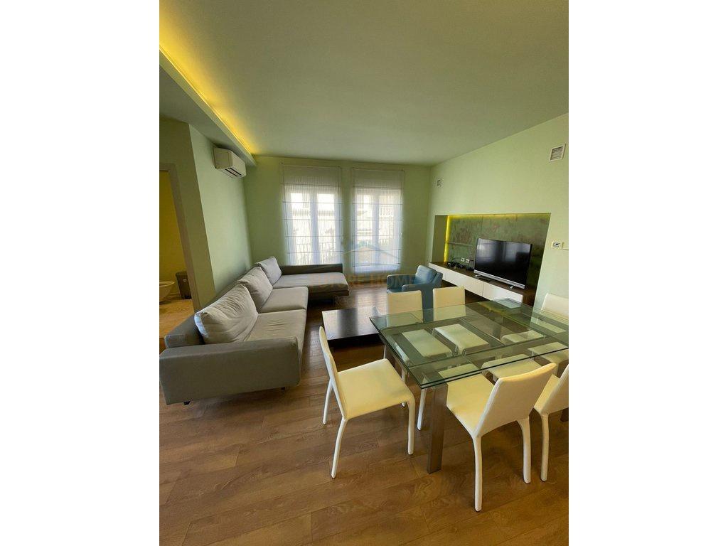 0683487469 Qera, Vilë, White House Residence, TEG