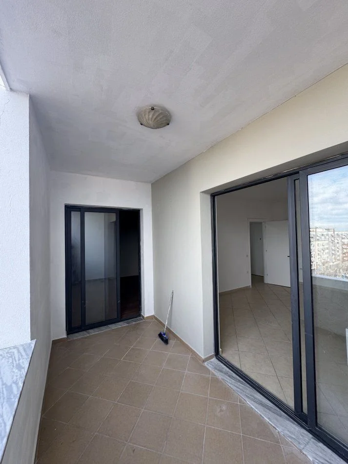 Tirane, jepet me qera apartament 1+1+Ballkon Kati 8, 65 m² 420 € (ASTIR)