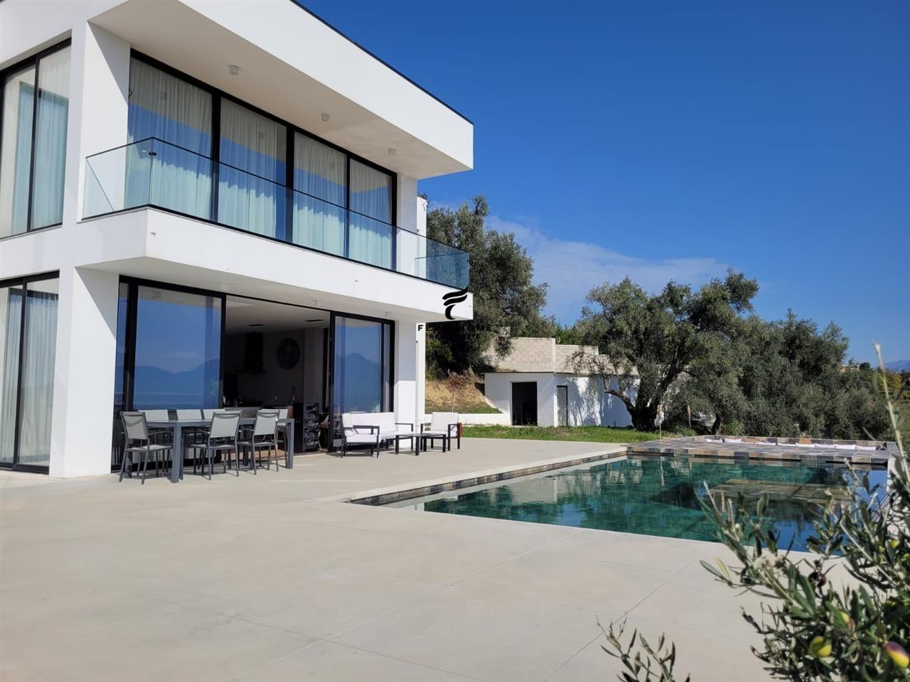 Private Villa for Sale 3250 m2 Vore 850,000 EUR