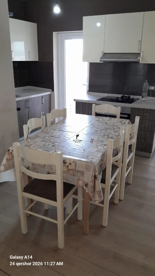 Tirane, affitto appartamento 2+1 al settimo piano, 80 m², 480 € (LAPRAKE)