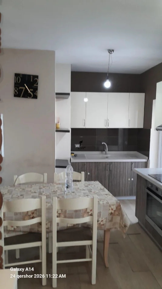 Tirane, affitto appartamento 2+1 al settimo piano, 80 m², 480 € (LAPRAKE)